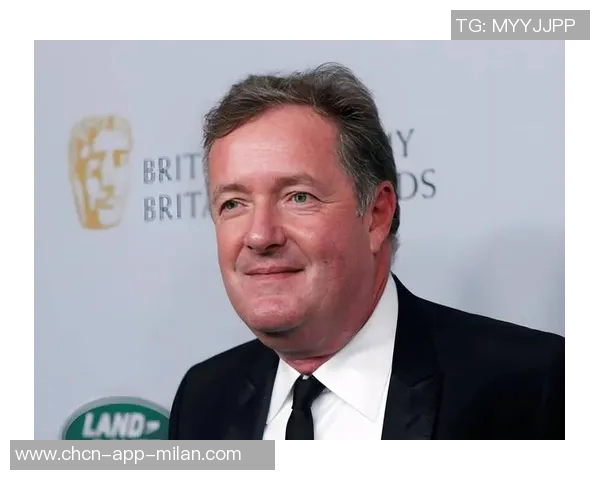 女主持与皮尔斯默契配合皮尔斯直言不想与他人合作播客